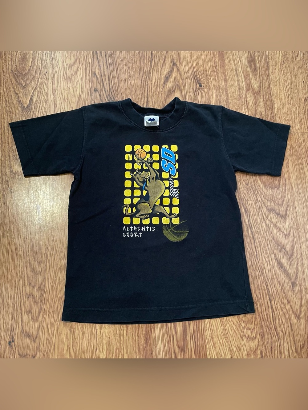 Vintage 90s Y2K Black Scooby-Doo Basketball Graphic Tee